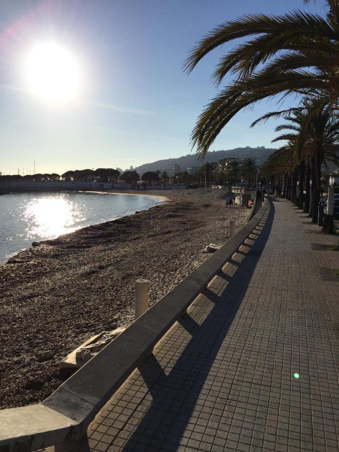 Appartement T2 De Standing Au Pied Des Plages Golfe-Juan Rom bilde